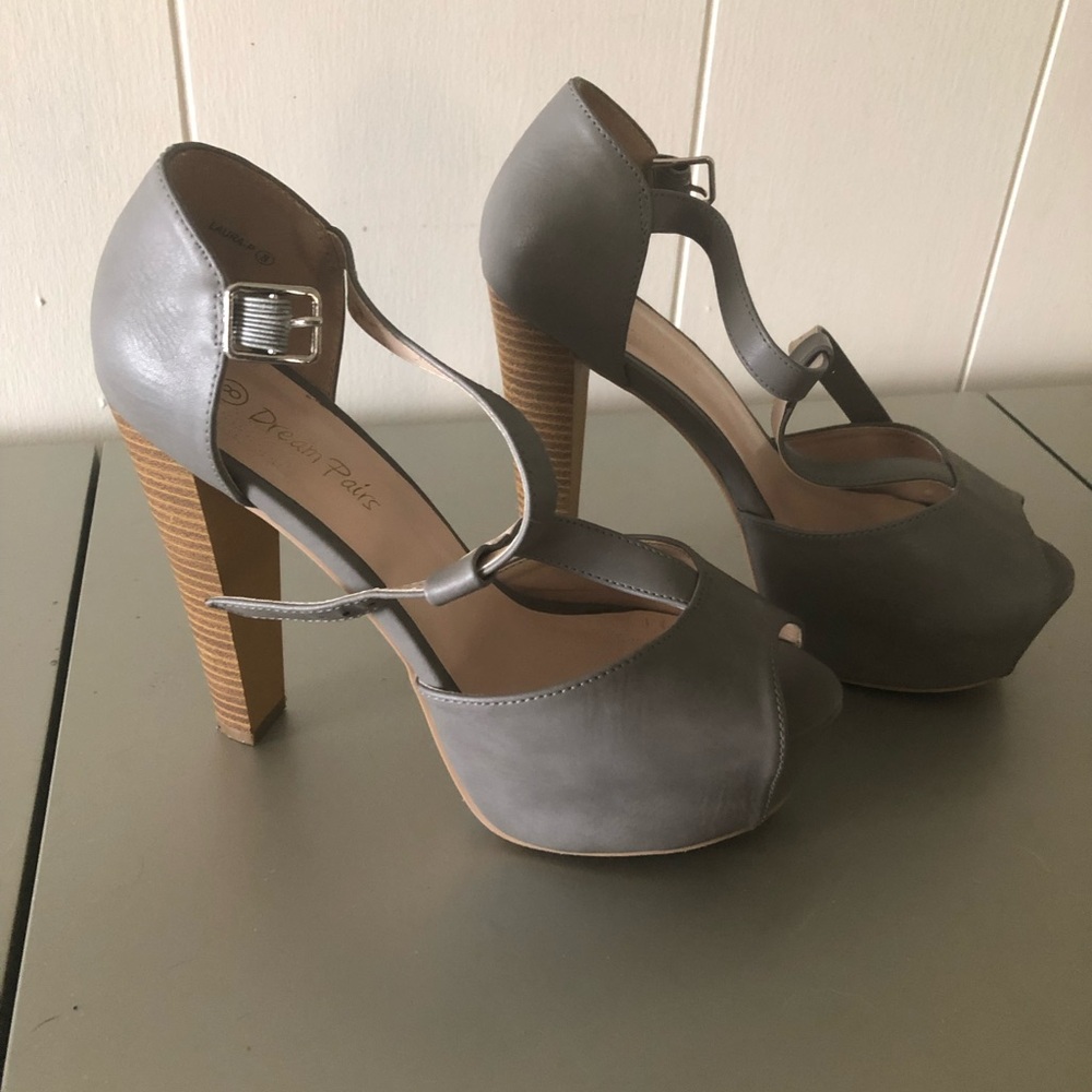 Dream Pairs Gray Peep-Toe Platform Heels